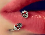Roter Totenkopf-Diamant-Lippenpiercing